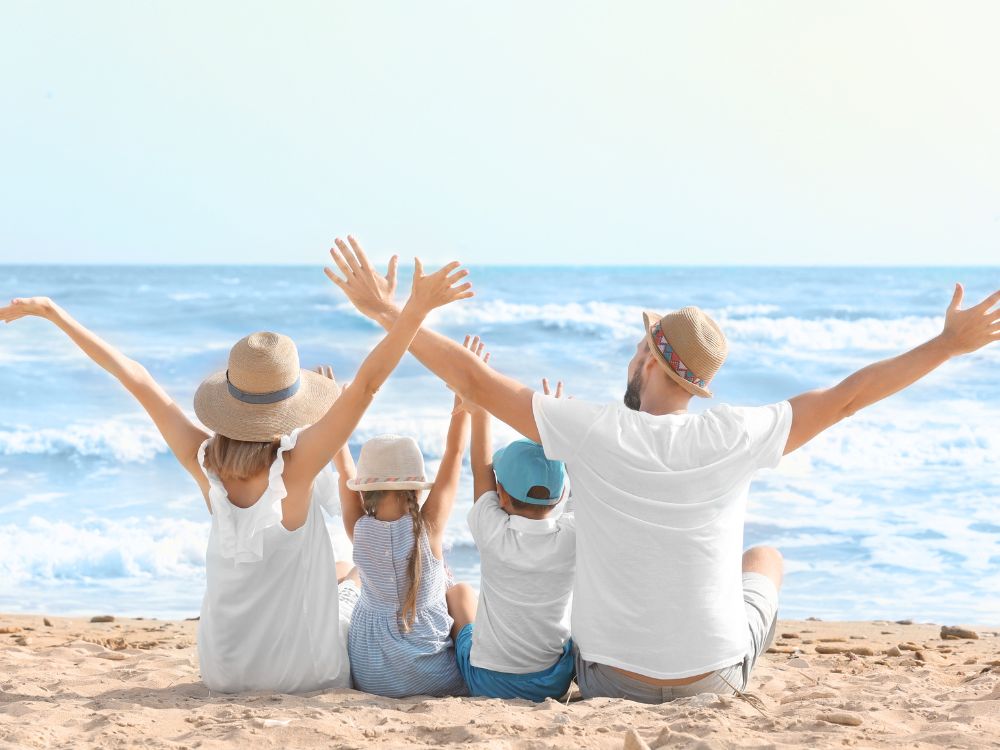 Família feliz e reconstruida após a reconquista do amor de um casal apaixonado